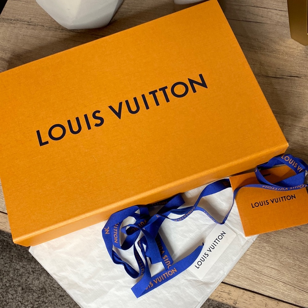 Louis Vuitton Box ribbon paper and card